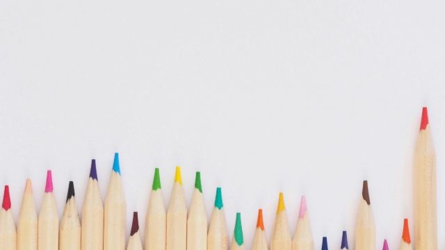 a line of sharpened coloured pencils